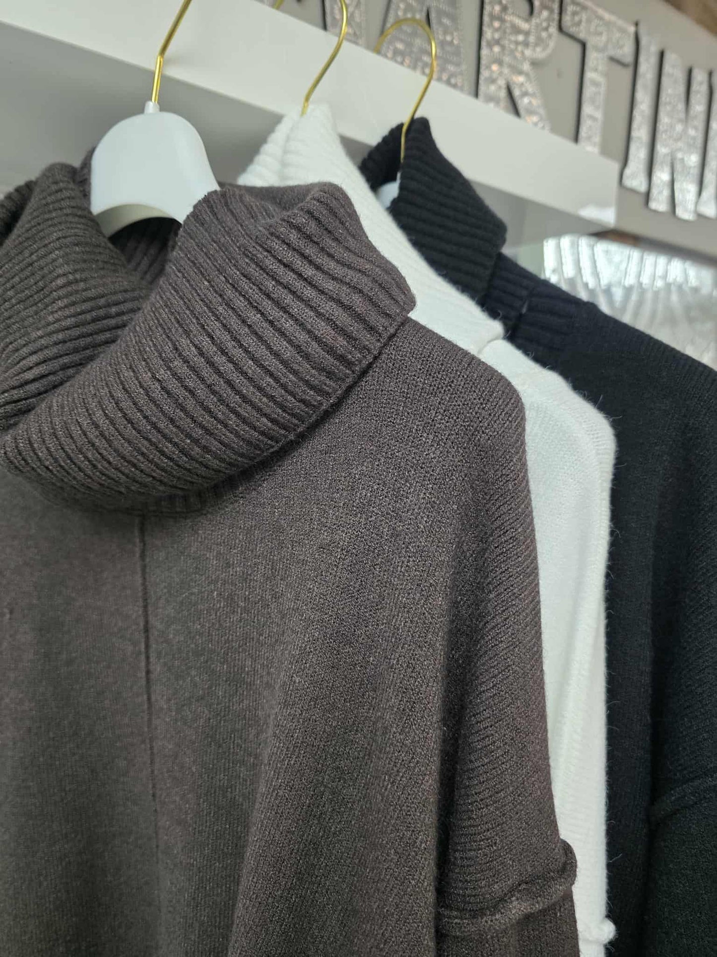 Beth (Detachable Snood)
