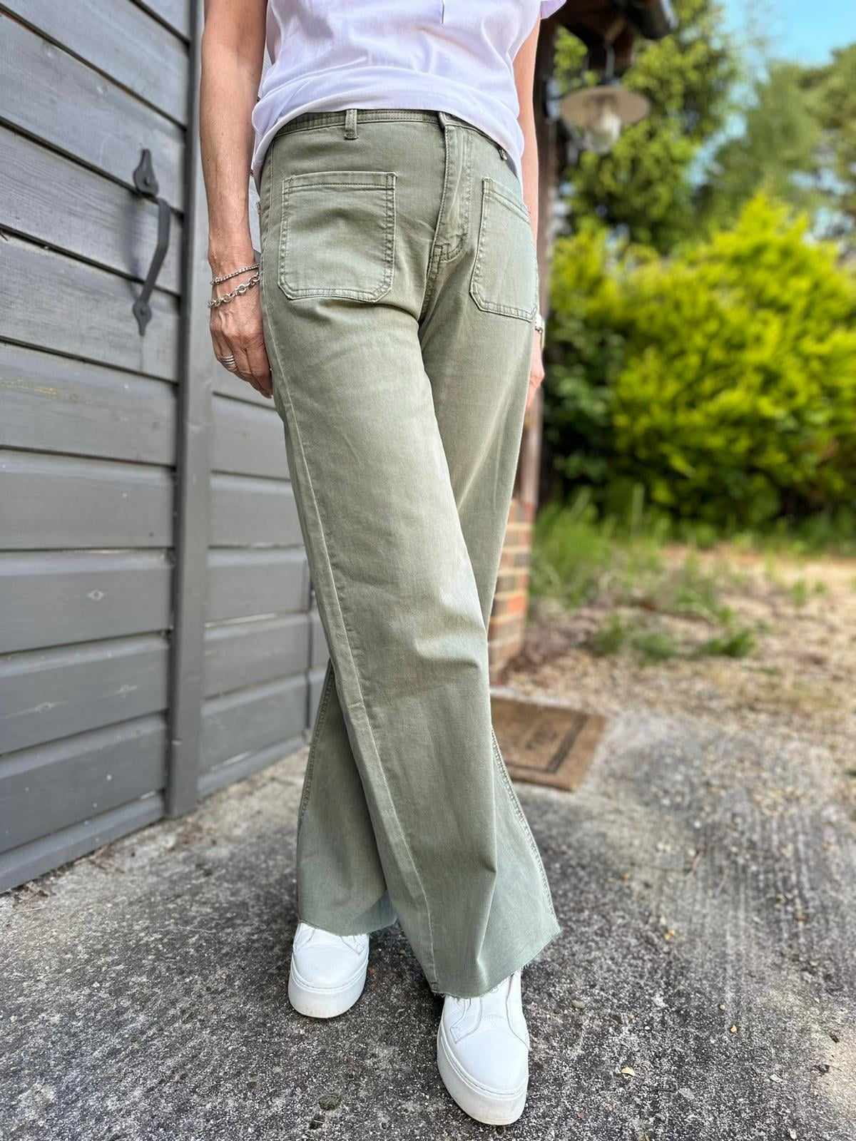 Magic Flared Jeans in Khaki