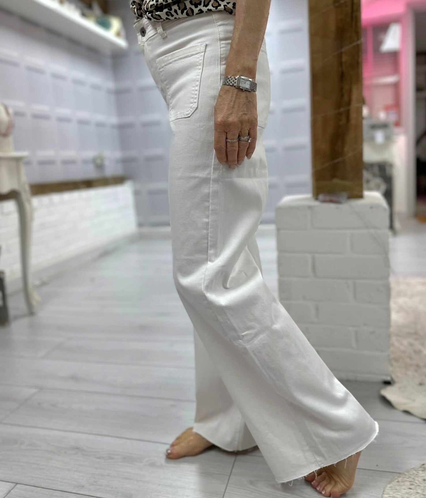 Magic Flared Jeans White