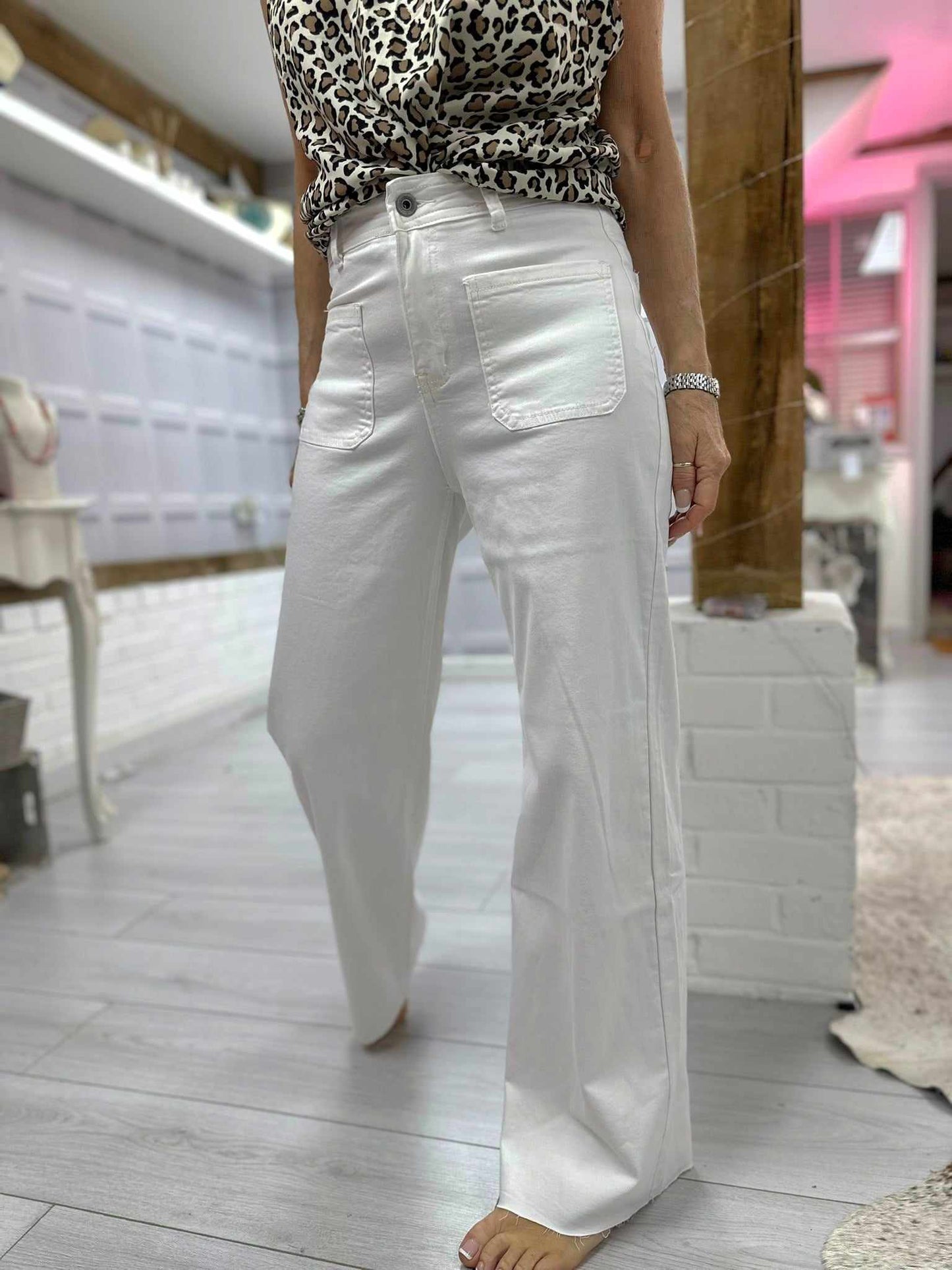 Magic Flared Jeans White